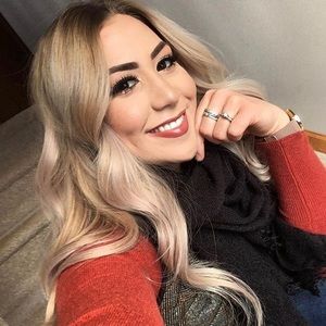 Meet your Posher, Cyra